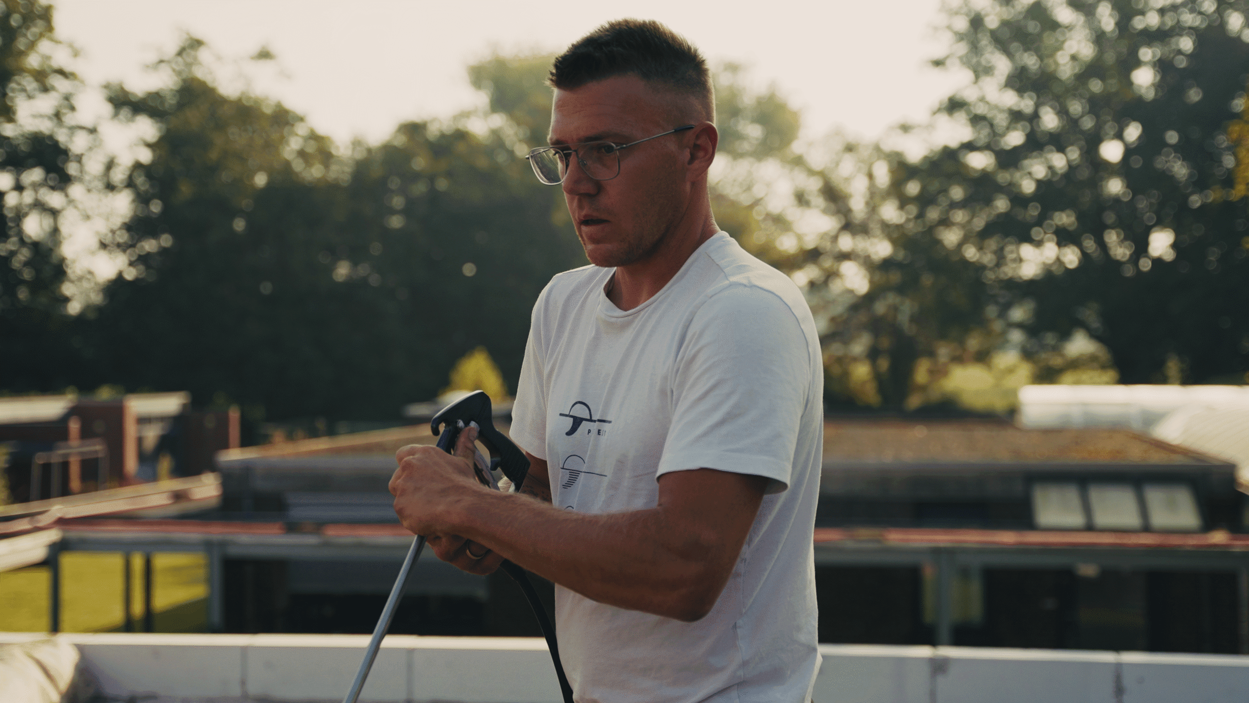 Vakman in actie op de werf met MaxPro